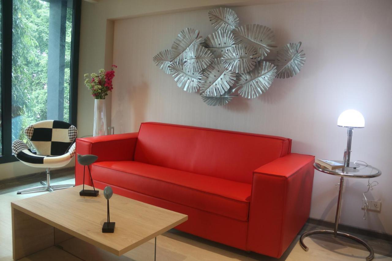Gran Evenia Panama Hotel Exterior foto A red sofa