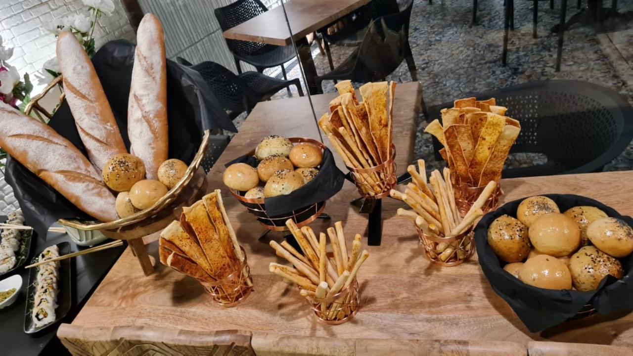Gran Evenia Panama Hotel Exterior foto Bread and pastries at a buffet