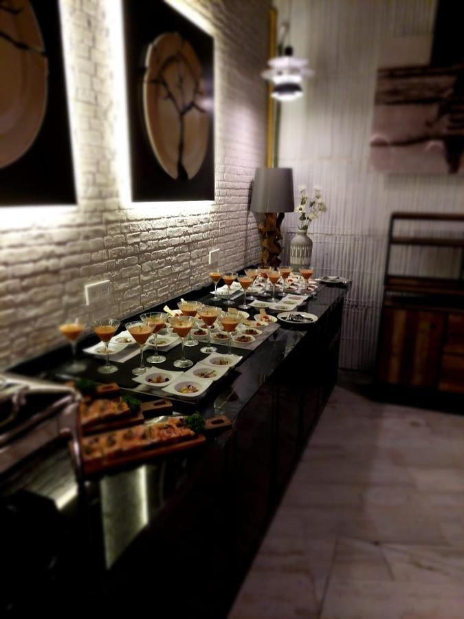 Gran Evenia Panama Hotel Exterior foto A buffet at a restaurant